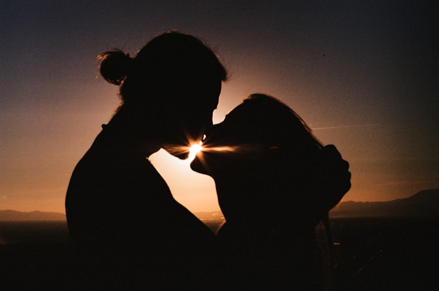 Create kissing videos using AI kissing video generator